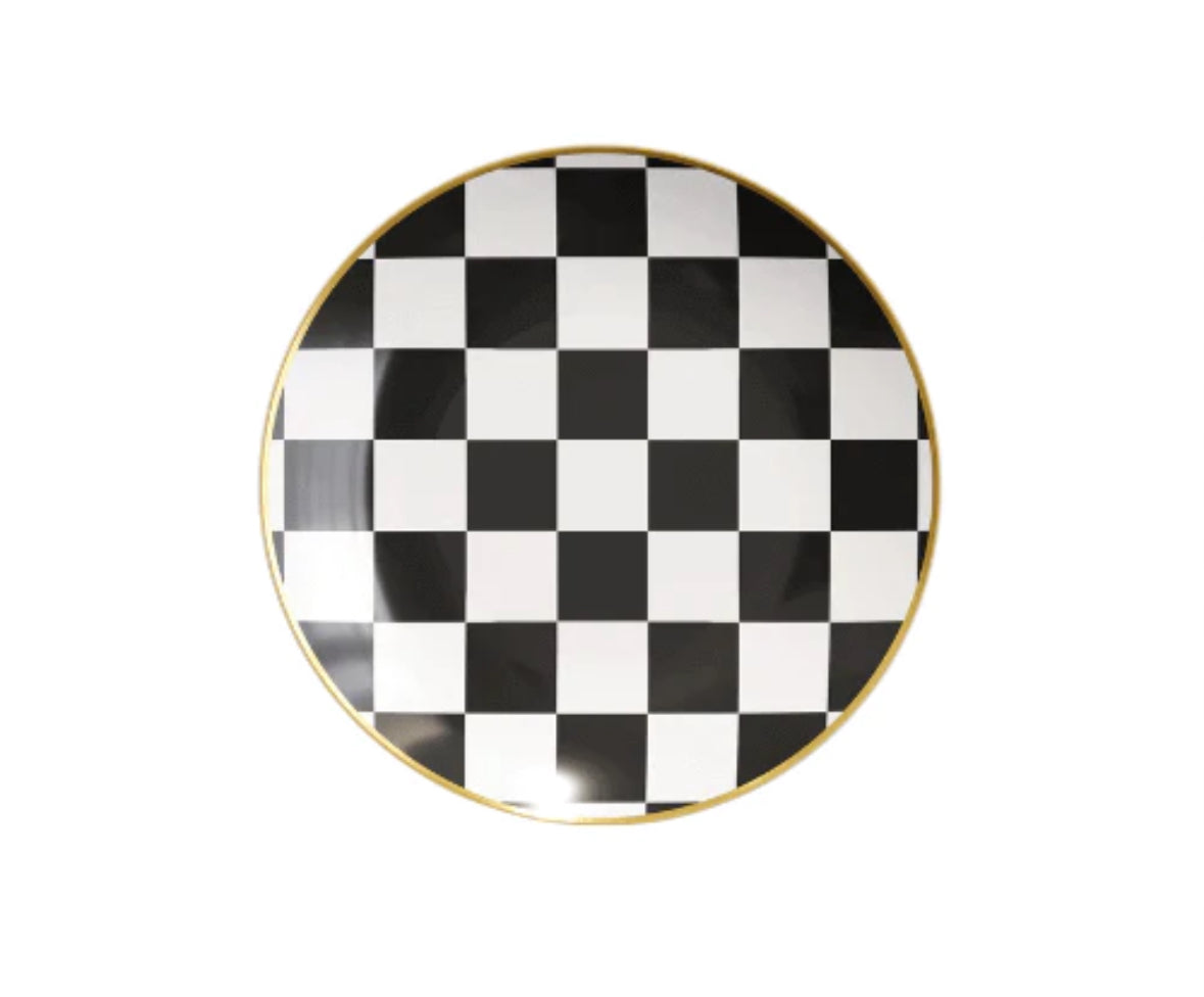 Checkerboard Design Plastic Plates 10 Ct