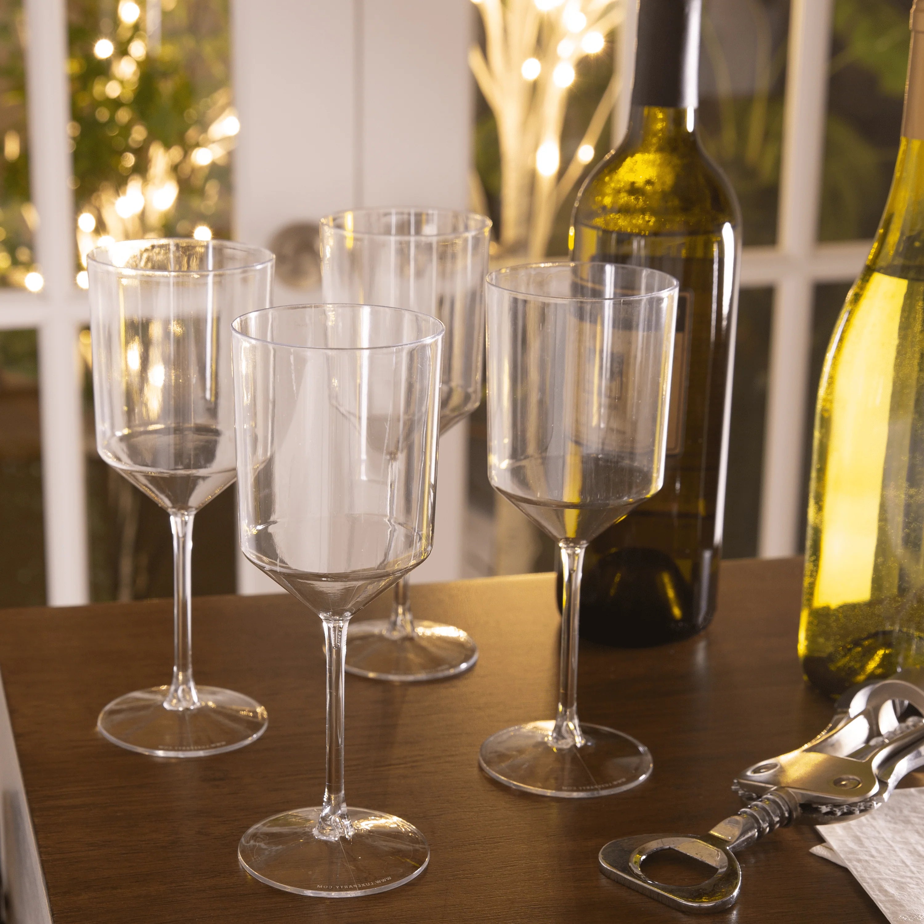 Upscale Round Clear Plastic Wine Cups (4 Cups)